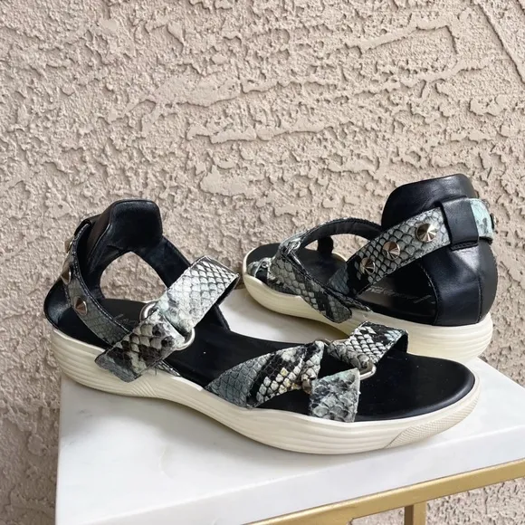 AQUATALIA Blue Snakeskin Leather Velcro Sandals