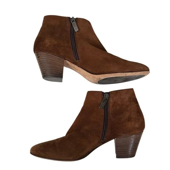 Aquatalia Size 7 Fallon Chelsea Ankle Boots in Chestnut Suede