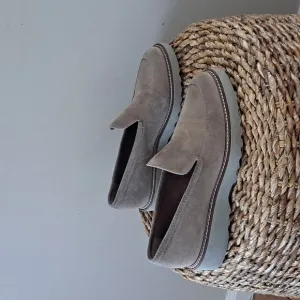 Aquatalia Womens Kelsey Tan/Taupe Suede lug Sole‎ Slip On Loafers Size 8.5