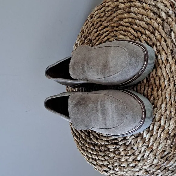 Aquatalia Womens Kelsey Tan/Taupe Suede lug Sole‎ Slip On Loafers Size 8.5