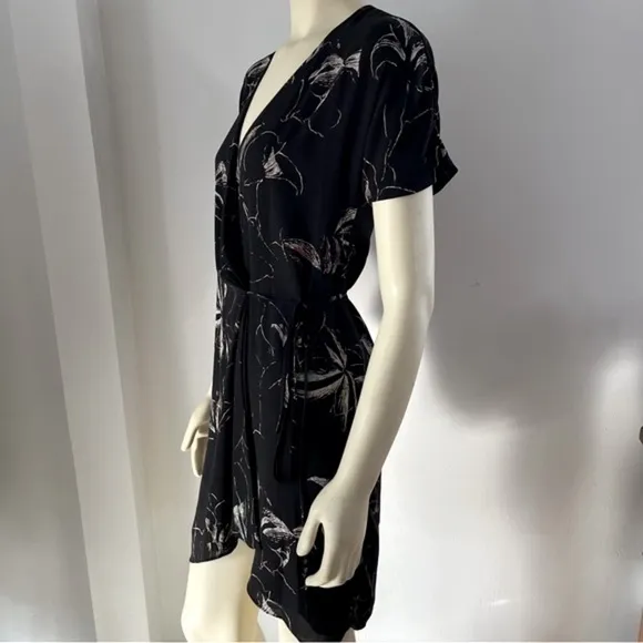 Aritiza Babaton Women’s WALLACE DRESS Short Sleeve Black Floral Wrap Mini XS