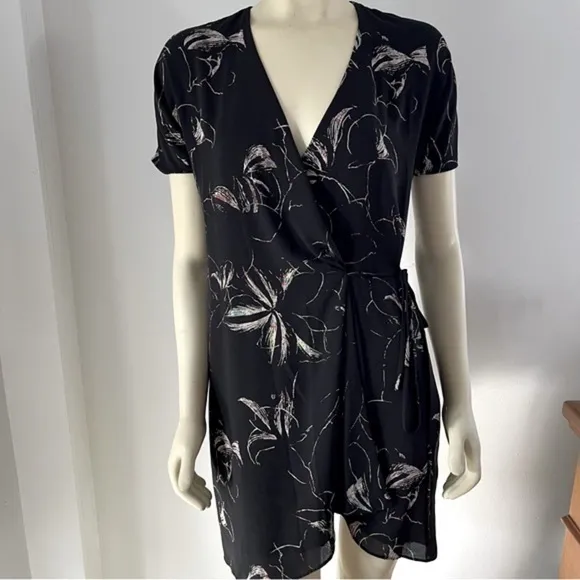 Aritiza Babaton Women’s WALLACE DRESS Short Sleeve Black Floral Wrap Mini XS