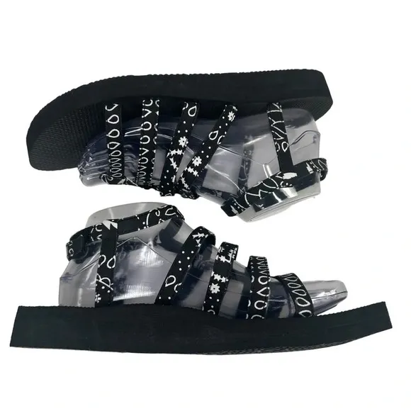 ARIZONA LOVE TREKKY FLAT SPARTIATE SANDALS IN BLACK BANDANA.    SZ: 42