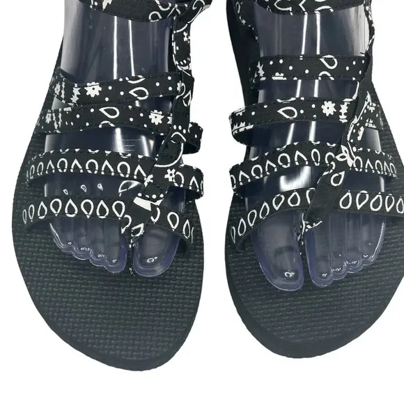 ARIZONA LOVE TREKKY FLAT SPARTIATE SANDALS IN BLACK BANDANA.    SZ: 42