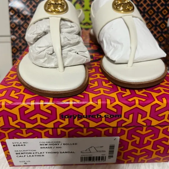 Authentic NWT Tory Burch Flat Thong Sandal Calf Leather Size 6 New Ivory
