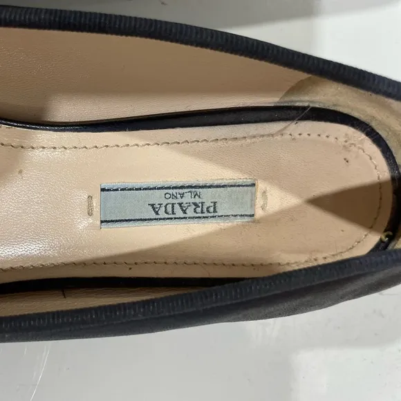 Authentic PRADA Cap-Toe navy Leather Ballet Flats size 8 1/2