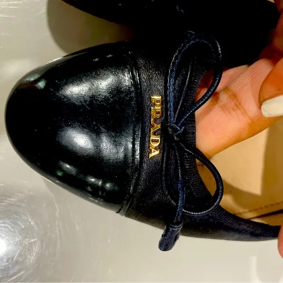Authentic PRADA Cap-Toe navy Leather Ballet Flats size 8 1/2