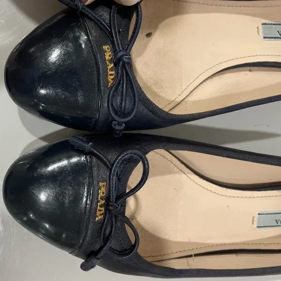 Authentic PRADA Cap-Toe navy Leather Ballet Flats size 8 1/2