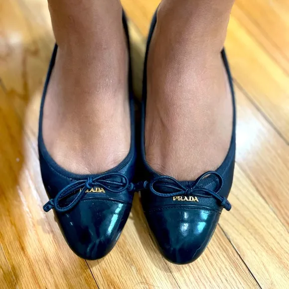Authentic PRADA Cap-Toe navy Leather Ballet Flats size 8 1/2