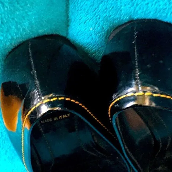 Authentic FENDI Glossy Black Patent Leather Flats