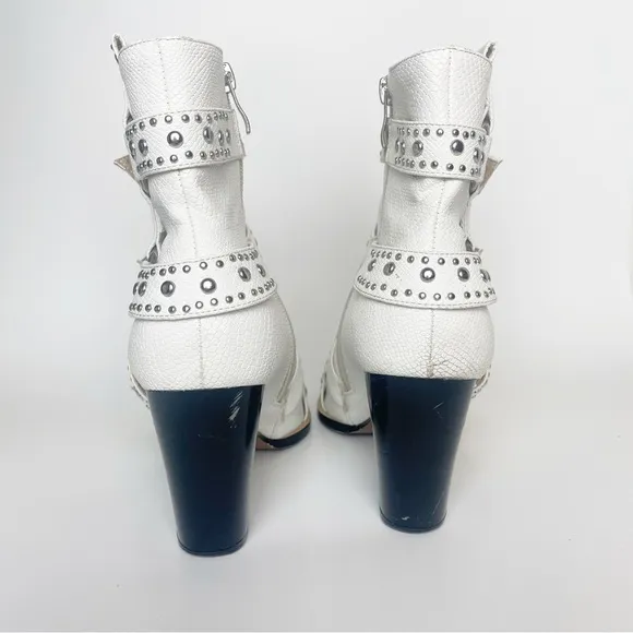 Azalea Wang white snakeskin boots size 9