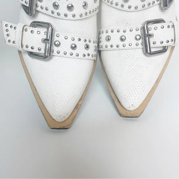 Azalea Wang white snakeskin boots size 9