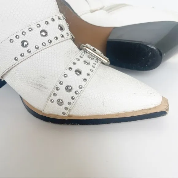 Azalea Wang white snakeskin boots size 9