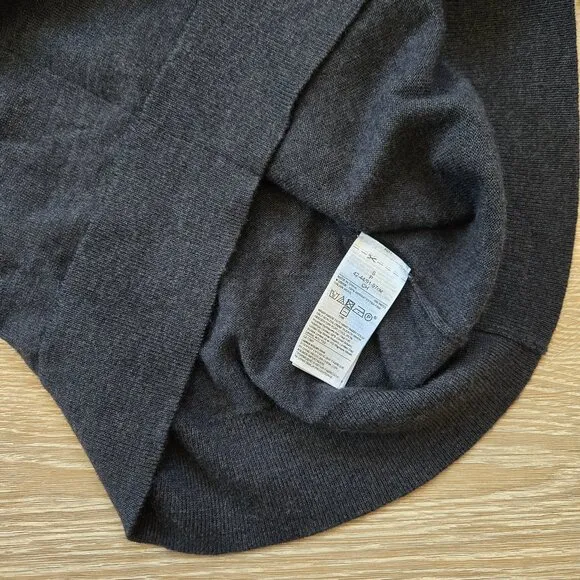 Banana Republic Men’s V-Neck Sweater Small Italian Merino Wool Long Sleeve Gray