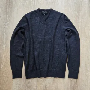 Banana Republic Men’s V-Neck Sweater Small Italian Merino Wool Long Sleeve Gray