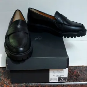 Banana Republic Vee Strap Lug Loafer...SIZE 9...NEW