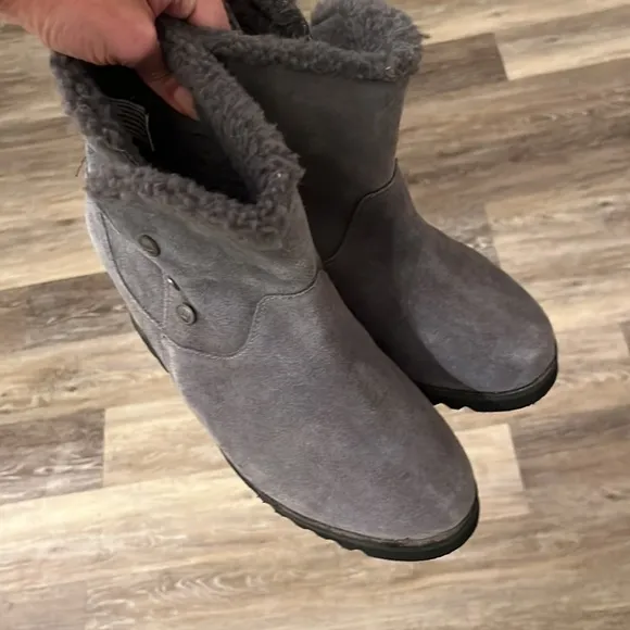 BearPaw Twill wedge heel boots Sherpa lined charcoal size 10 suede