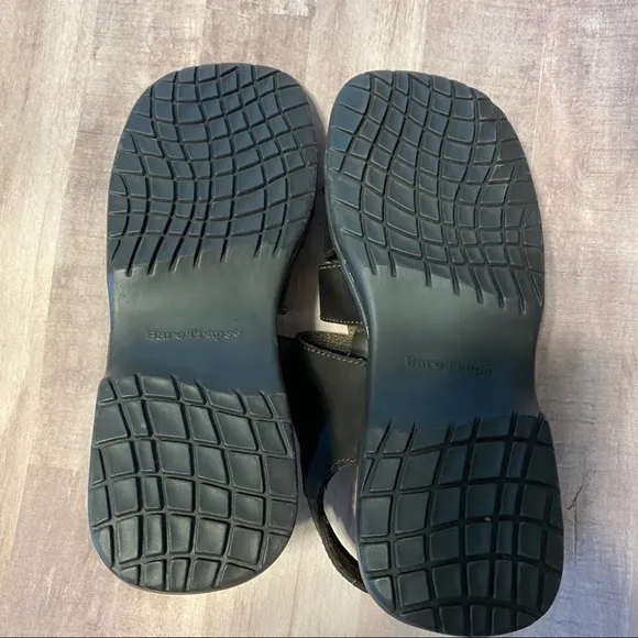 BEARTRAP sandals with Velcro side closure