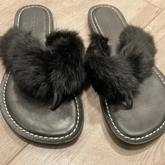 Bernardo Miami Rabbit Fur Thong Sandals Black Size 9