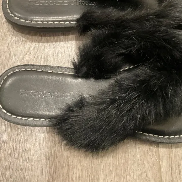 BERNARDO Miami Rabbit Fur Thong Sandals Black Size 9