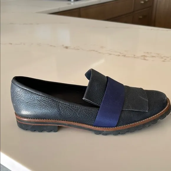 Bernardo Women’s Navy and Blue leather loafers with waffle sole.