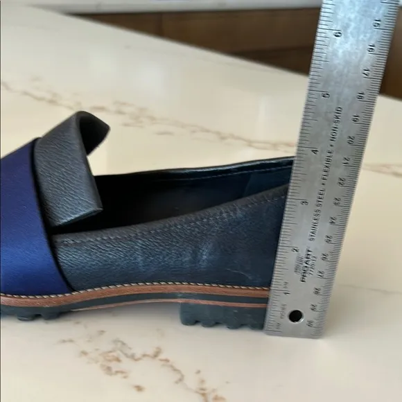 Bernardo Women’s Navy and Blue leather loafers with waffle sole.