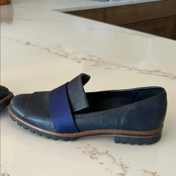 Bernardo Women’s Navy and Blue leather loafers with waffle sole.