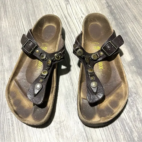 Birkenstock Gizeh Brown Leather Thong Sandals with Chain Medallion