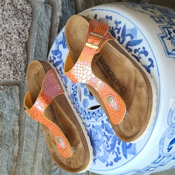 Birkenstock Gizeh shiny snake thong sandals