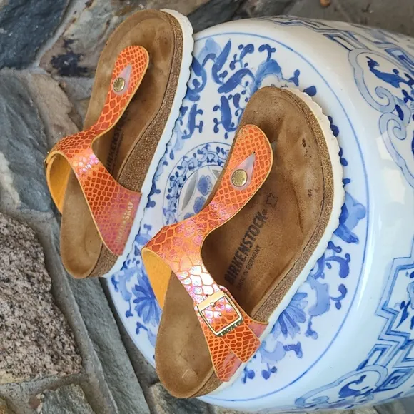 Birkenstock Gizeh shiny snake thong sandals