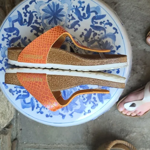 Birkenstock Gizeh shiny snake thong sandals