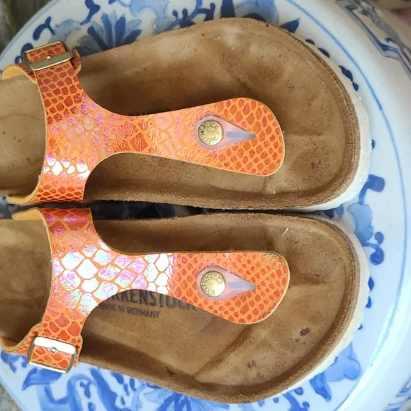 Birkenstock Gizeh shiny snake thong sandals