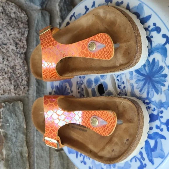 Birkenstock Gizeh shiny snake thong sandals