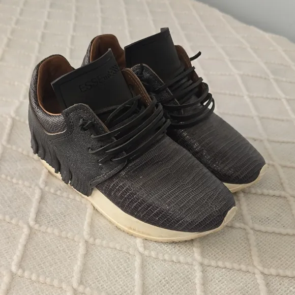 Black and Cream Textured Sneakers for Everyday Comfort