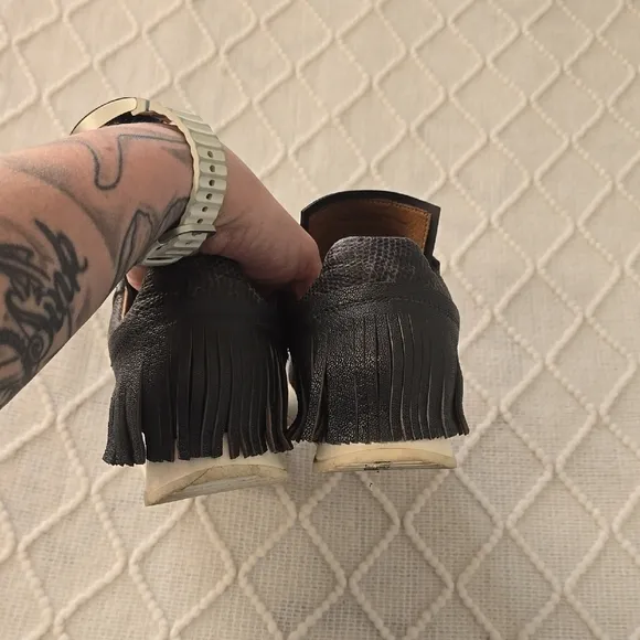 Black and Cream Textured Sneakers for Everyday Comfort