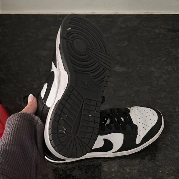 Black and White Athletic Sneakers pandas sz 8 🐼 NIKE