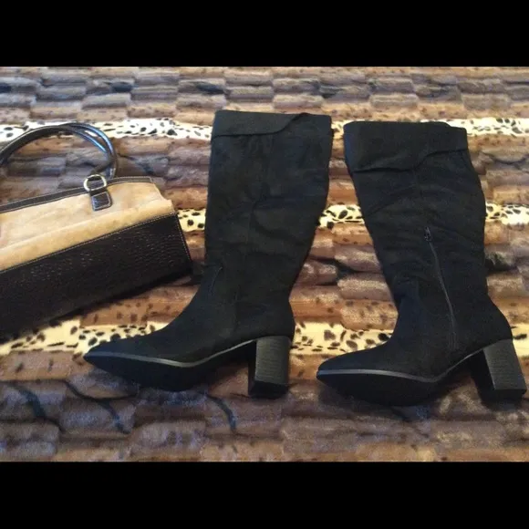 Black faux suede boots size 9WW