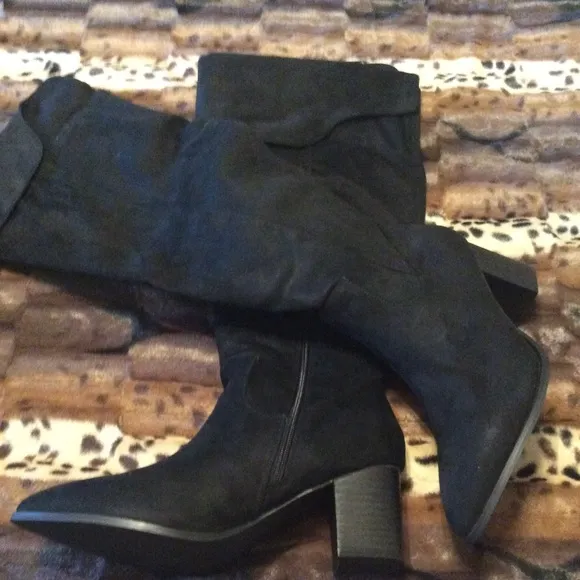 Black faux suede boots size 9WW