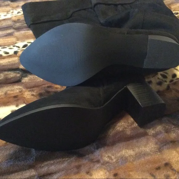 Black faux suede boots size 9WW