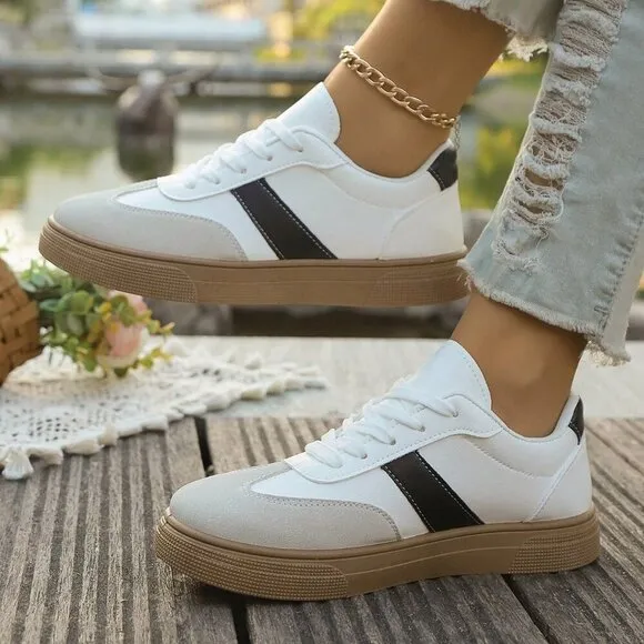 Black Sporty Women's Lace-Up Color Block Athleisure Sneakers