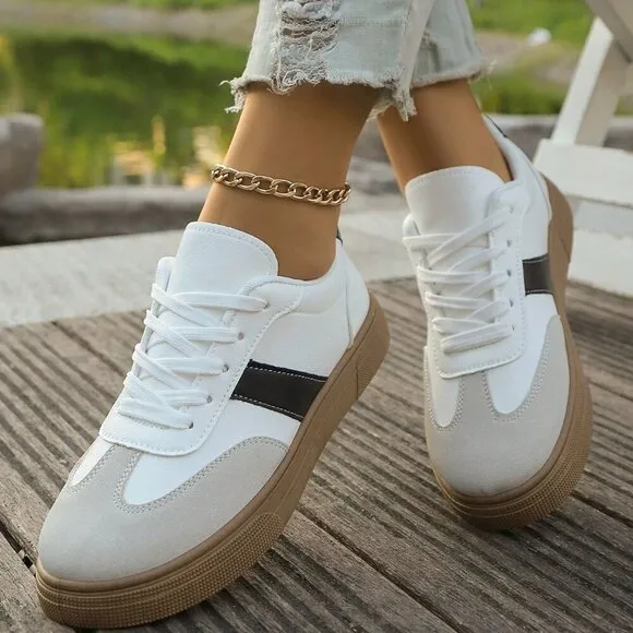 Black Sporty Women's Lace-Up Color Block Athleisure Sneakers