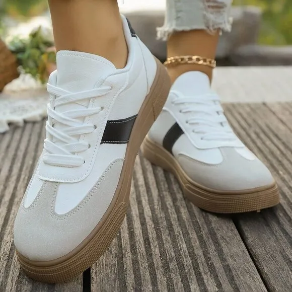 Black Sporty Women's Lace-Up Color Block Athleisure Sneakers