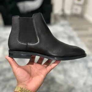Black Chelsea Boots with Smooth Leather and Elastic Panels