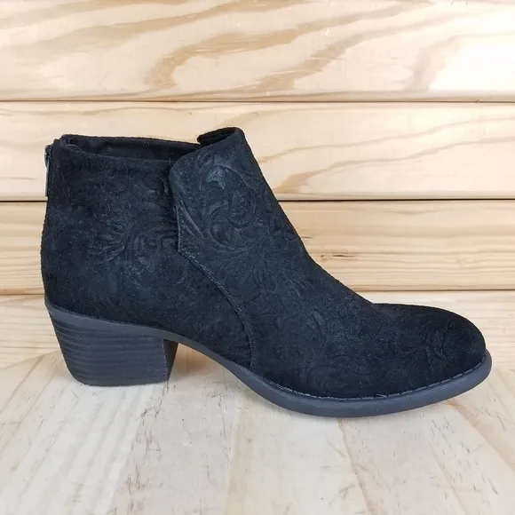 B.O.C Black Ankle Boots 6 US Booties Tooled Suede Leather Stacked Heel Back Zip