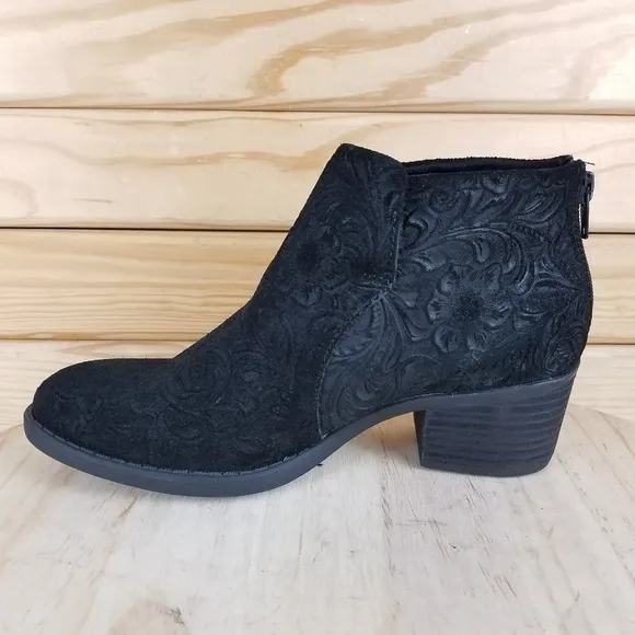 B.O.C Black Ankle Boots 6 US Booties Tooled Suede Leather Stacked Heel Back Zip