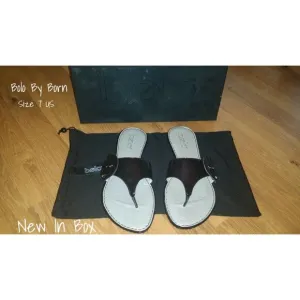 Bolo By Born Patent Thong Sandals Shoes  Black 7 US Bloomingdale's New In Box