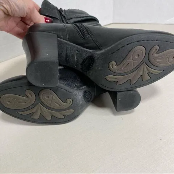 BORN . Black Leather Ankle Boots/Stacked Heel - Size 8.5 - Next to New