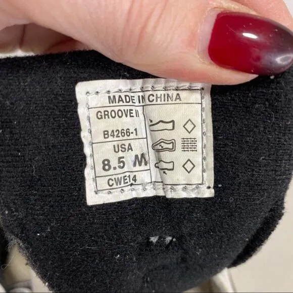BORN . Black Leather Ankle Boots/Stacked Heel - Size 8.5 - Next to New
