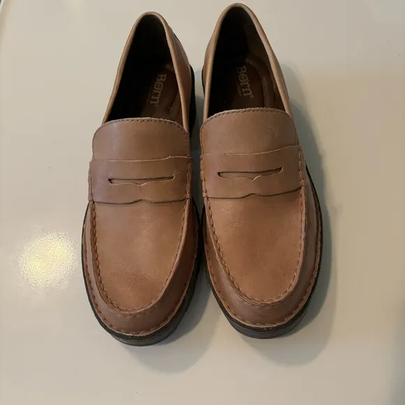 Born Carrera Leather Lug Sole Platform Penny Loafers size 9