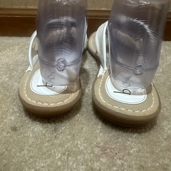 Born‎ Concept Women’s White Thong Sandals Size 9